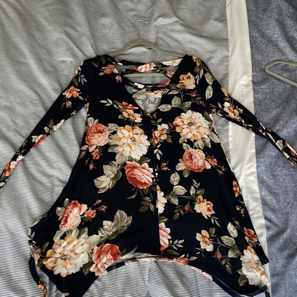 Altar’d State Fajardo Tunic Top- navy floral size small - Picture 3 of 3